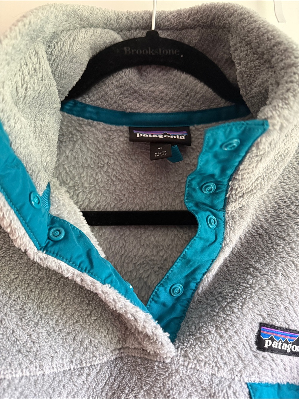 Patagonia Light Gray Fleece Pullover with Teal Trim - Picture 3 of 4